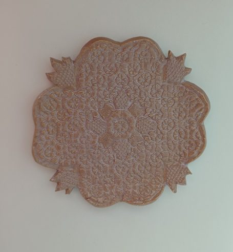 Roze keramisch schaaltje met daarin een fijn motiefje 